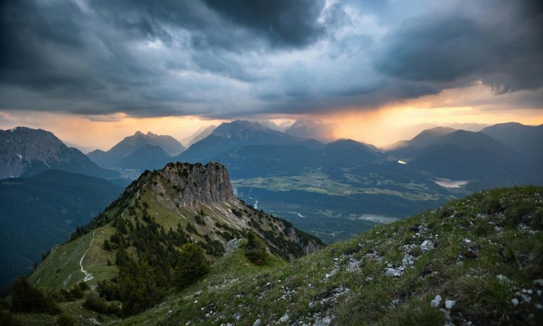 Family Travel Trailers: Guide to Floor Plans, Safety & Camping