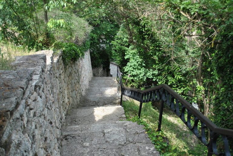 Level Travel Trailer: Step-by-Step Guide for Safe Setup