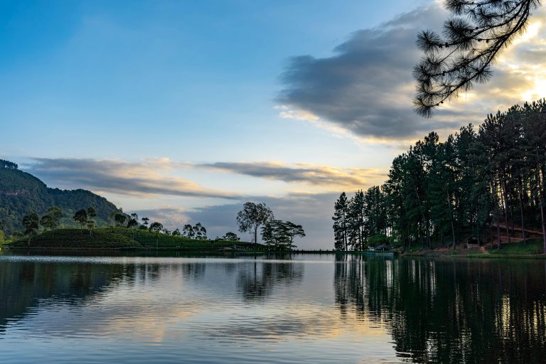 Safe Towing Speed for Travel Trailers: Guide & Tips